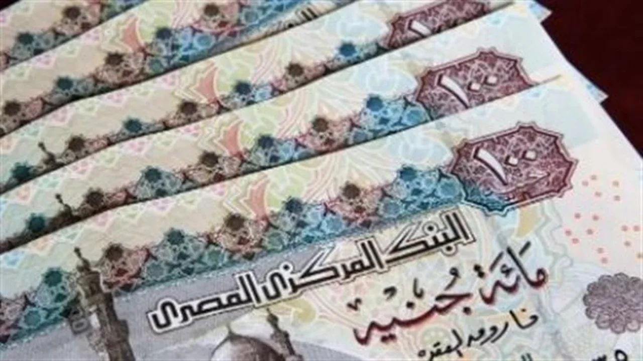 منحة 1500 جنيه.. بدء صرف مبالغ العمالة غير المنتظمة ببطاقة الرقم القومي وجدول المواعيد